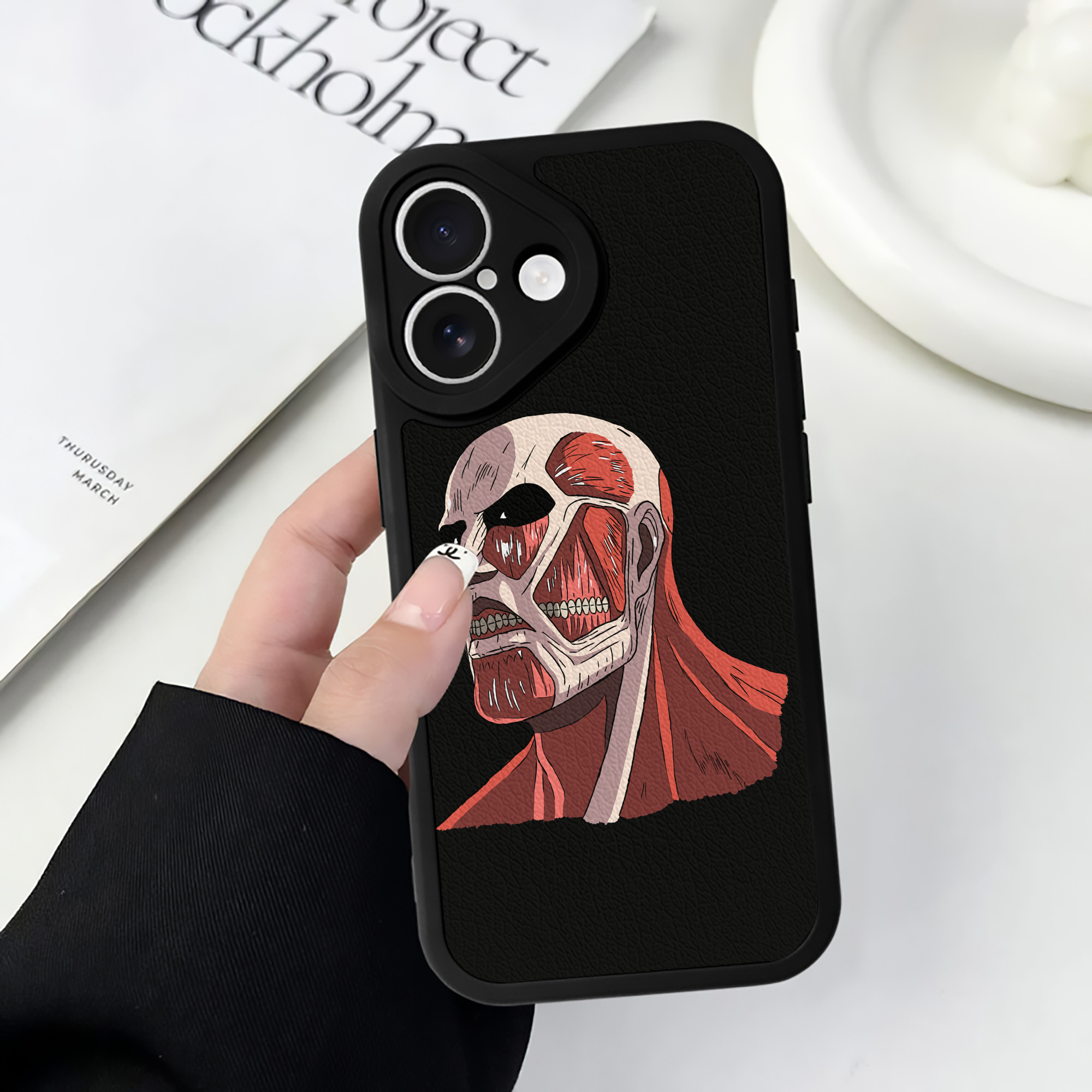 （画像用） 進撃の巨人 Attack on Titan 【iPhone 16シリーズ対応】シリコンスマホケース（レザー調） 材質：シリコン
